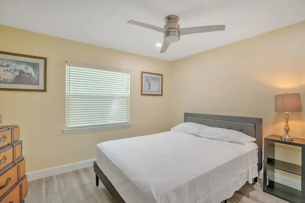 Private Cozy Sarasota Home 3 Bedroom Home by RedAwning