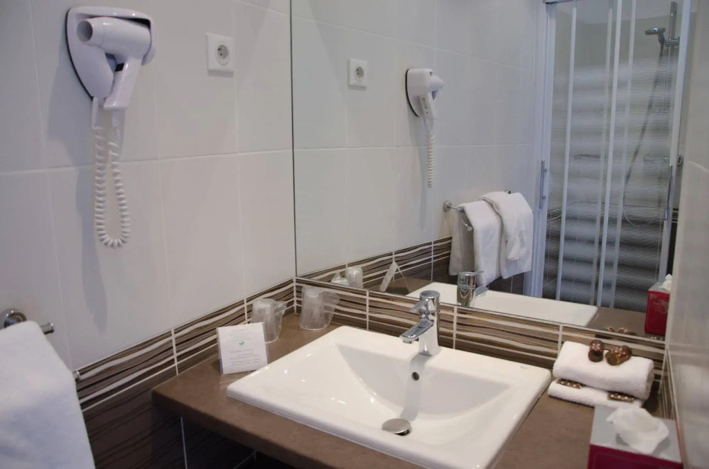 Brit Hotel Confort Le Revest Sainte-Maxime
