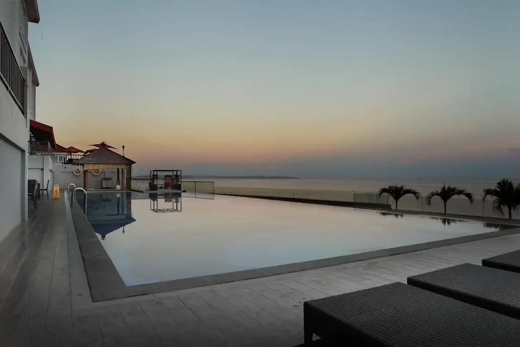Hotel On The Rock