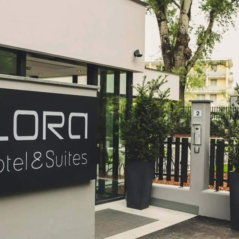 Flora Hotel & Suites
