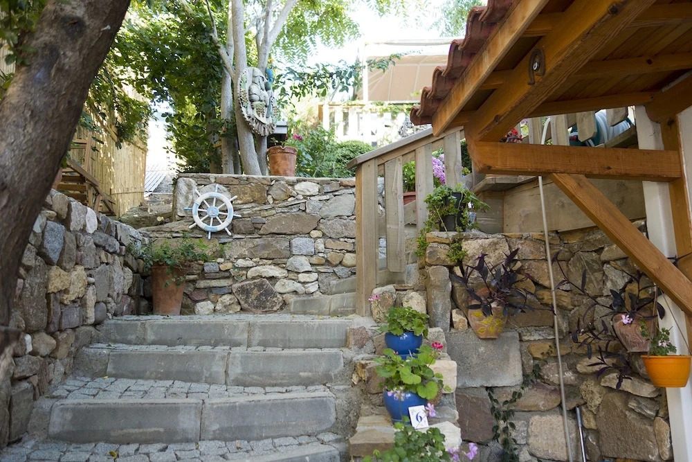 Kalais Hotel