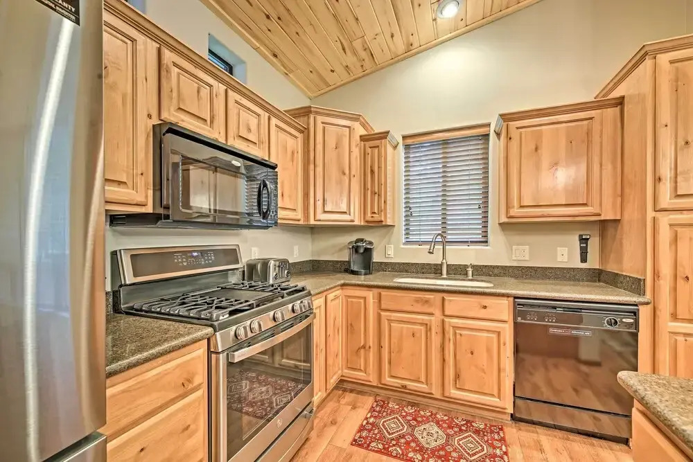 < 1 Mi to Torreon Golf Club: Show Low Condo