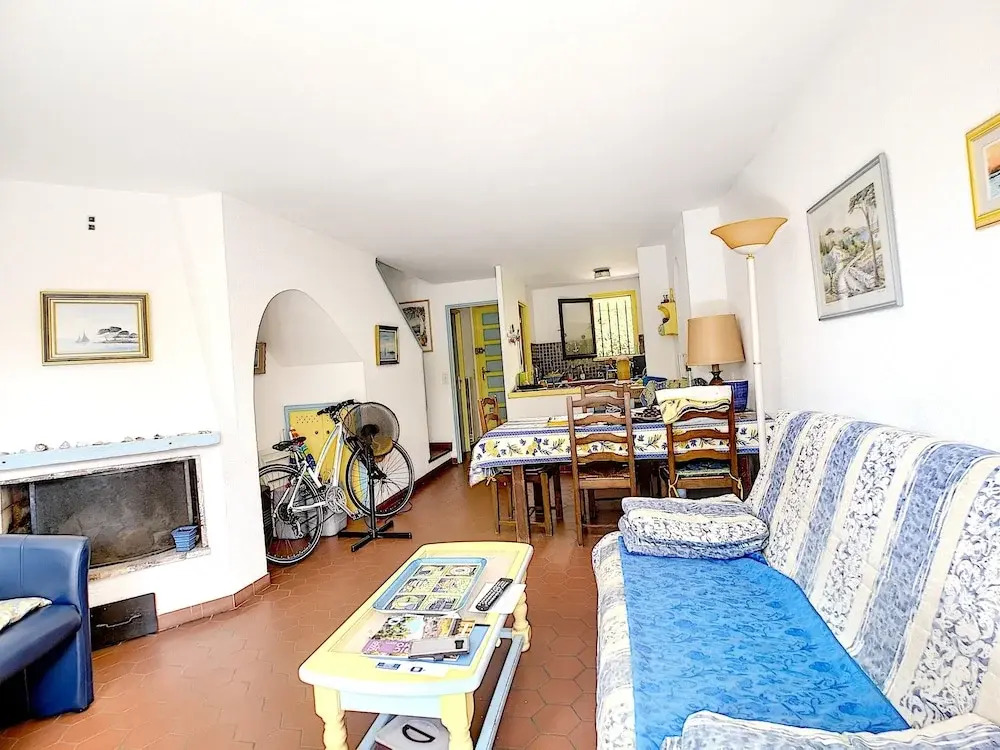 House with 2 Bedrooms in Saint-Raphaël, with Pool Access And Enclosed Garden - 500 M From the Beach