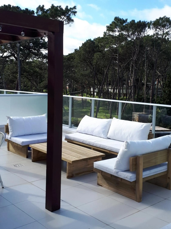 Estudio con parrillero y vista al mar