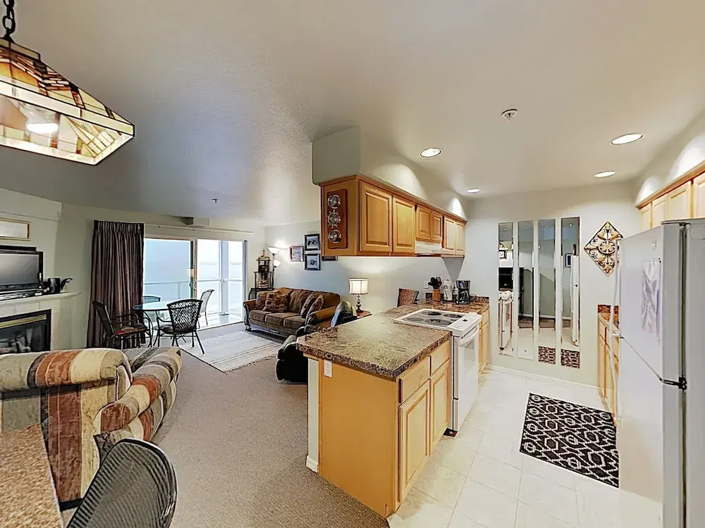 New Listing! Bay-view Beauty W/ Private Balcony 1 Bedroom Condo
