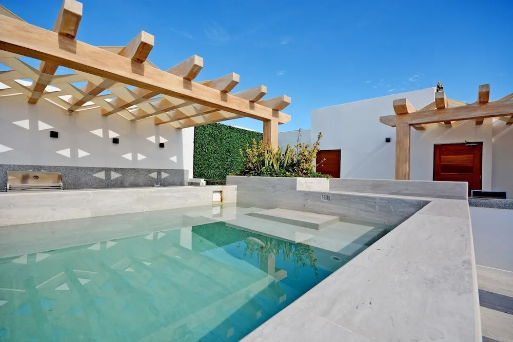 MAYAN MONK Suites