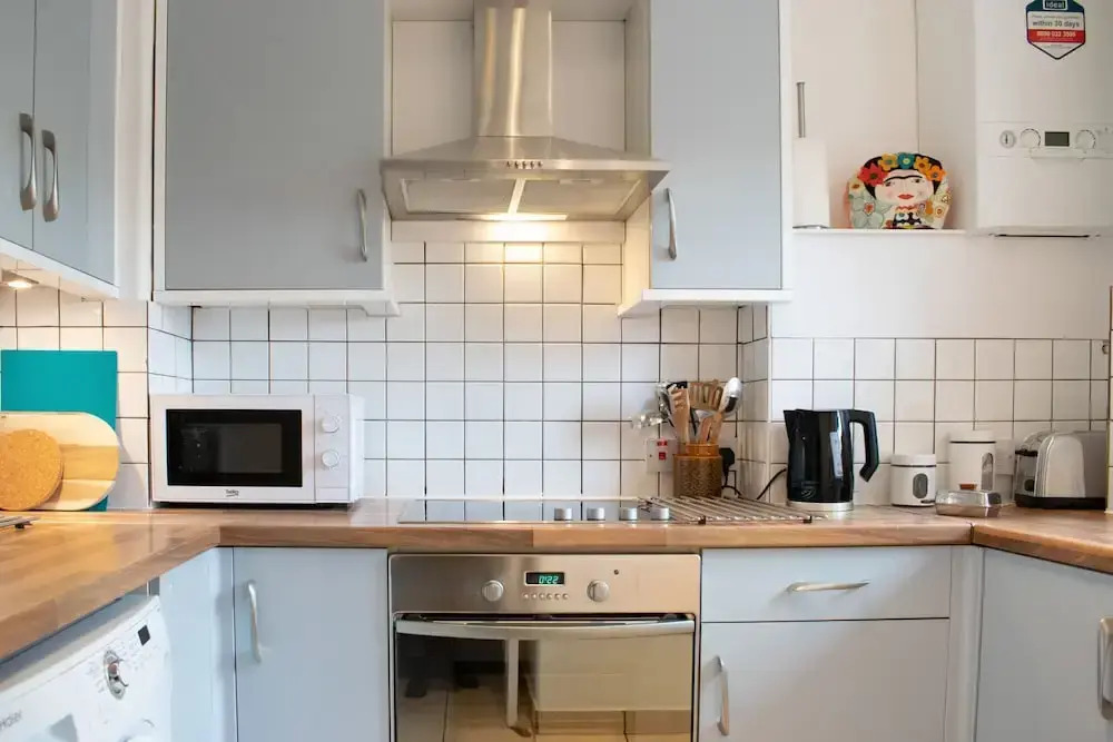 Stylishly Decorated 3 Bedroom Flat With River Views