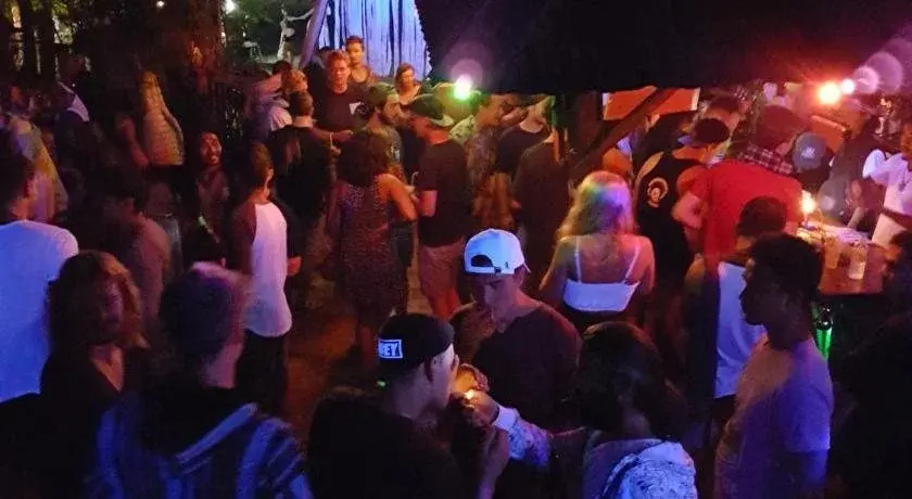 Shut Eye Party Hostel - Adults Only