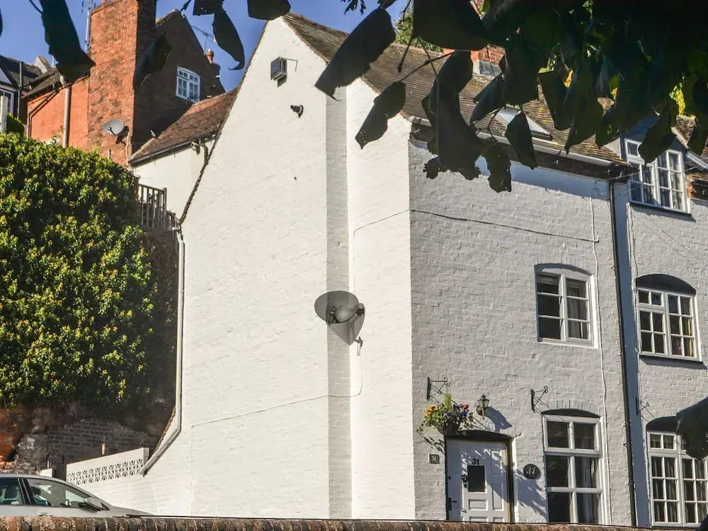 31 Riverside