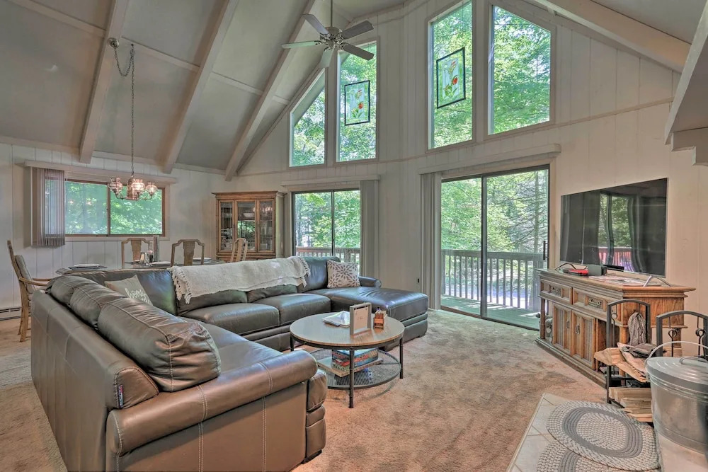 Dog-friendly Lake Ariel Resort Home w/ Deck!