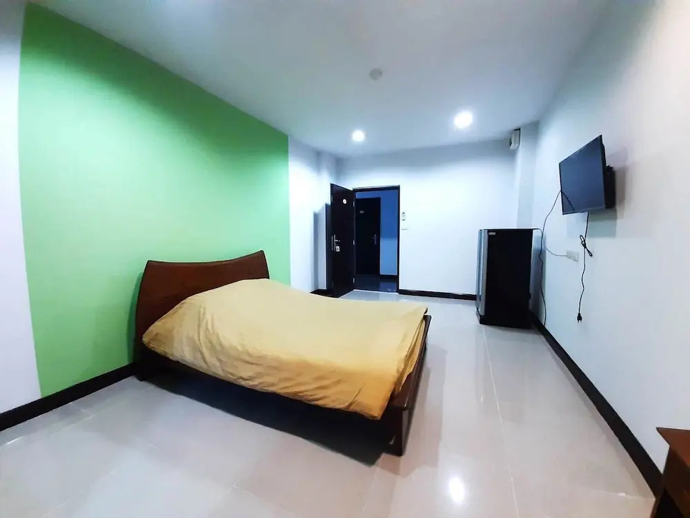 Thanarom Place