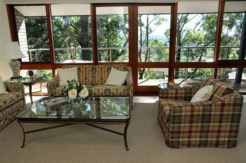 Hilltop Lodge Bed And Breakfast