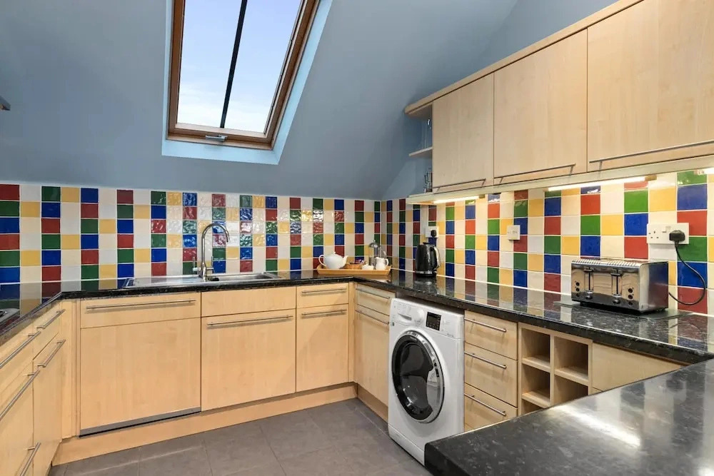 Schooner House - Panoramic Sea Views and Parking