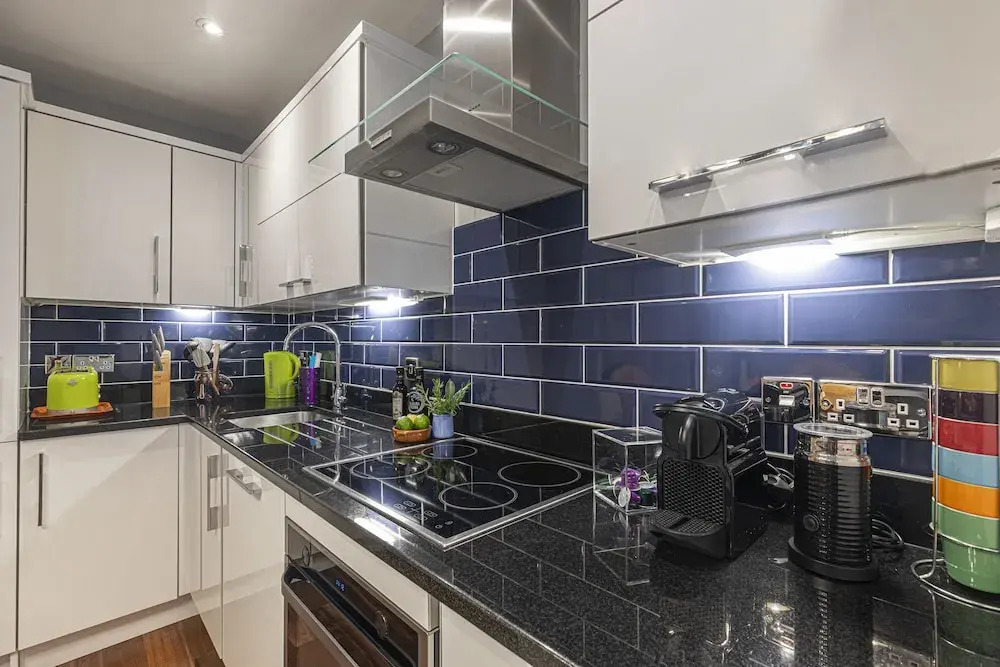 Monthly Discount! Self Isolation w/ Private Entrance and all Amenities, in Notting Hil