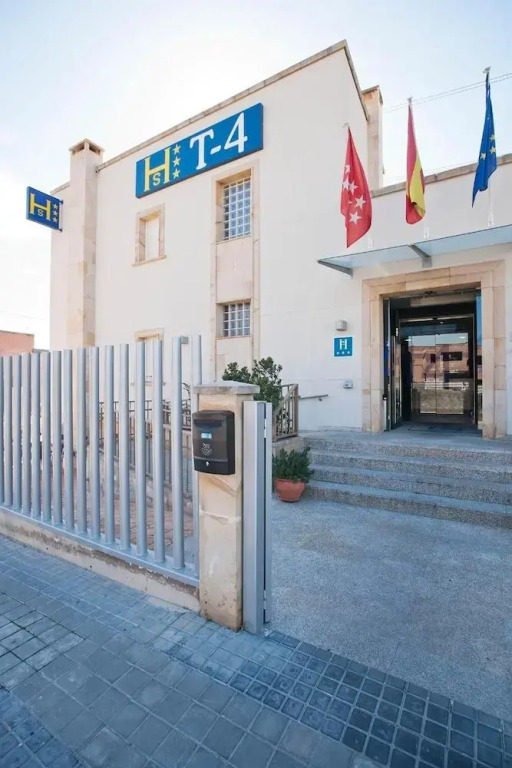 Hostal T4