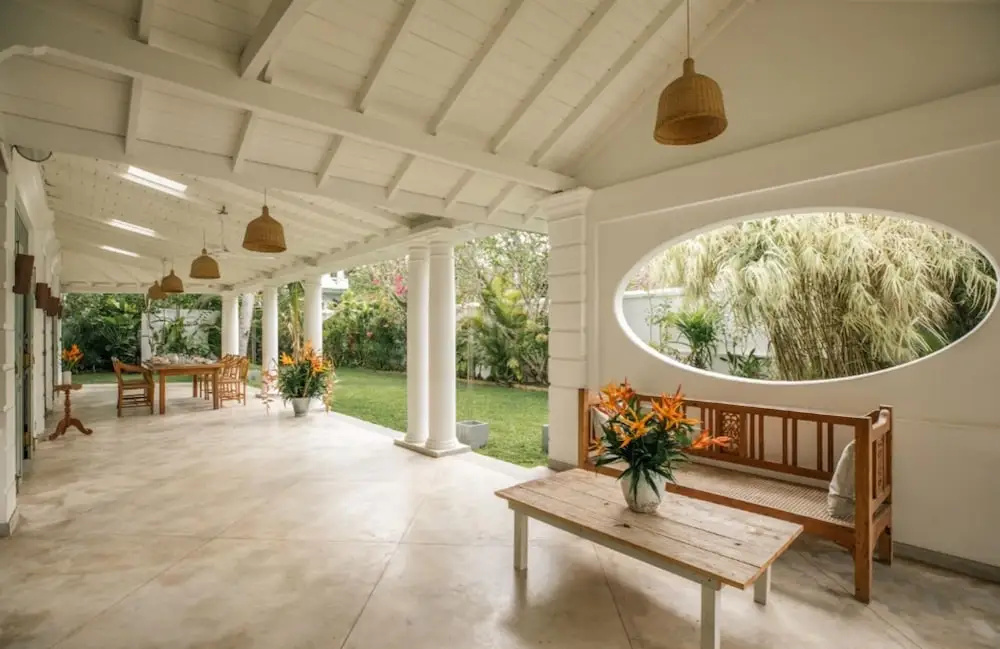 Beautifully Renovated Family Village House Within Walking Distance To The Beach