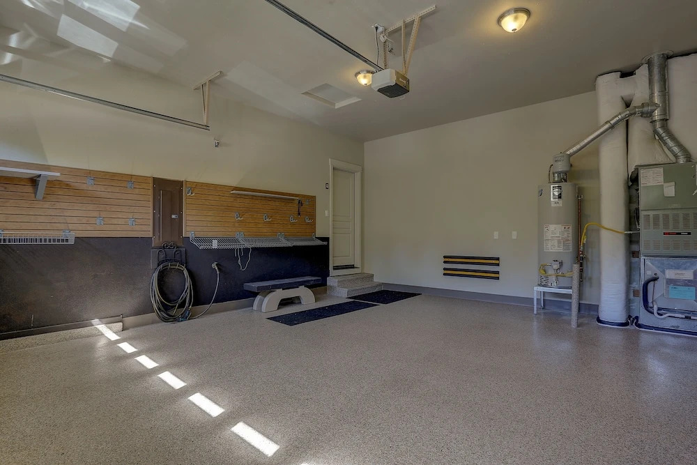 Quinn Creek 4 Bedroom Home by RedAwning
