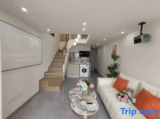 Wuhan Xilai Light Luxury Homestay (Xujiapeng Metro Station Branch)