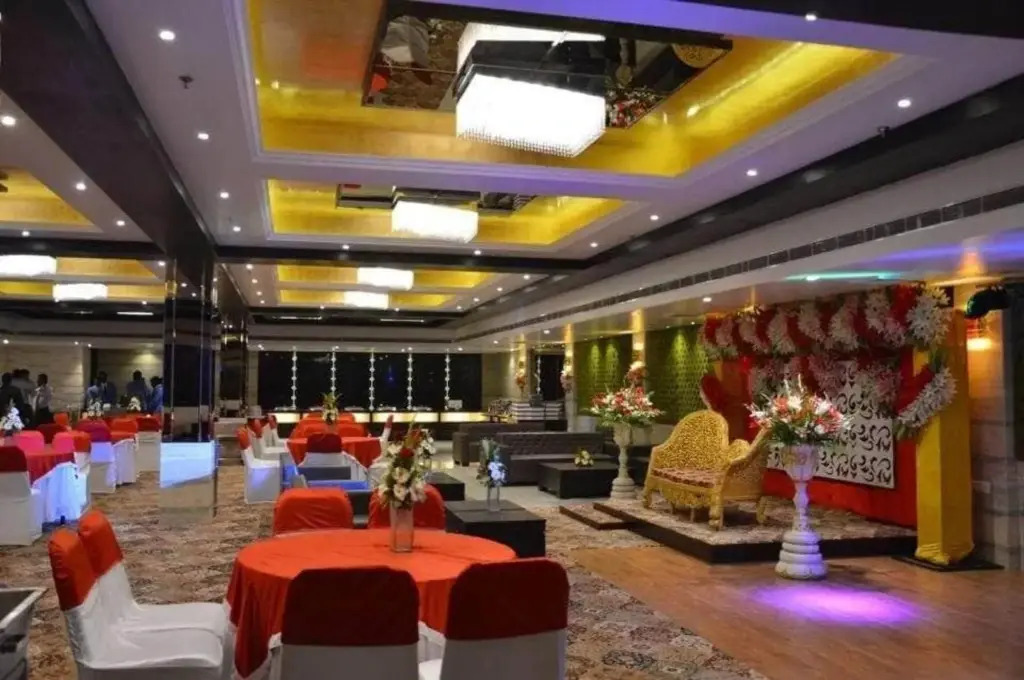 Red Apple Hotel