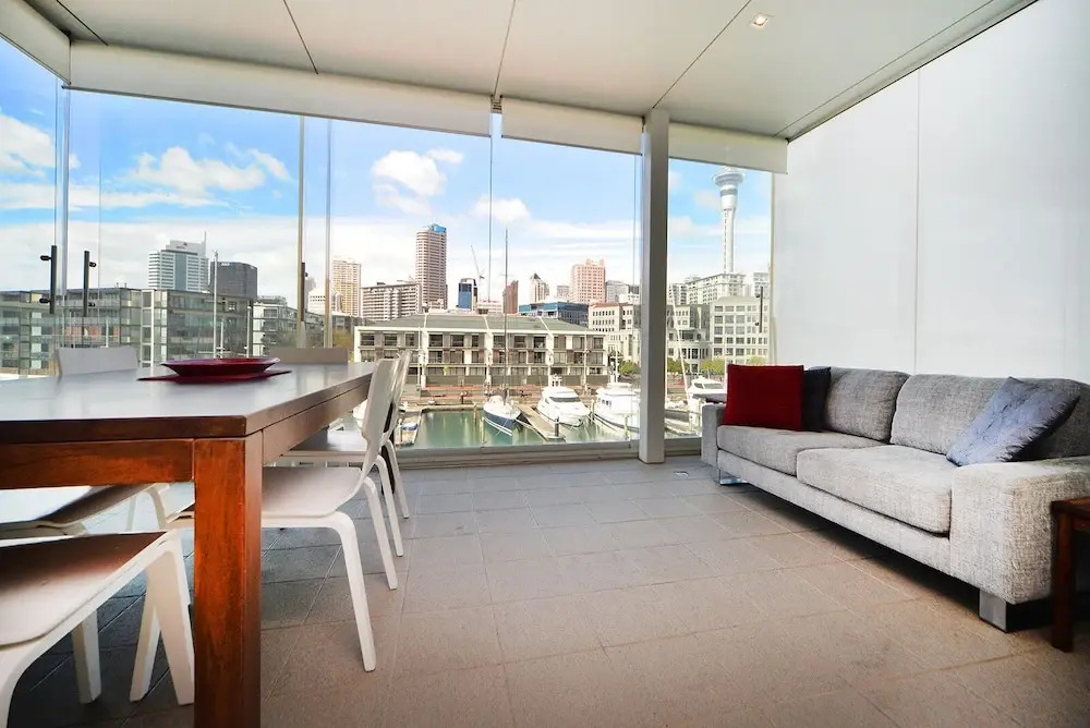 QV 2 Bedroom Apt Overlooking Marina -680