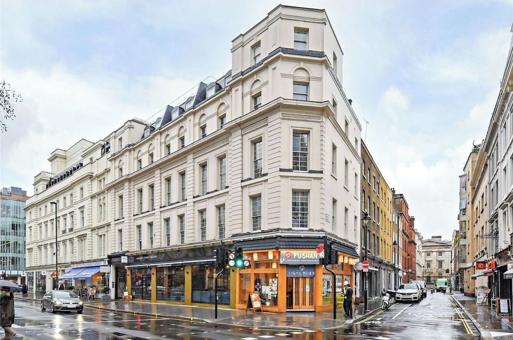 New Oxford Street Central Apartment