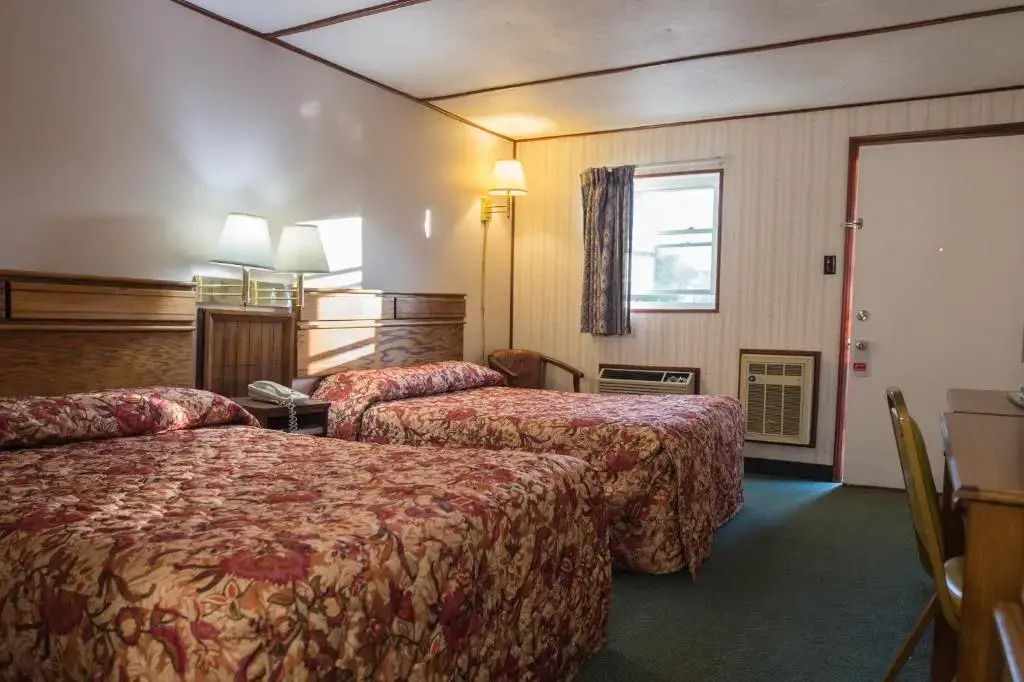 Dutch Treat Motel
