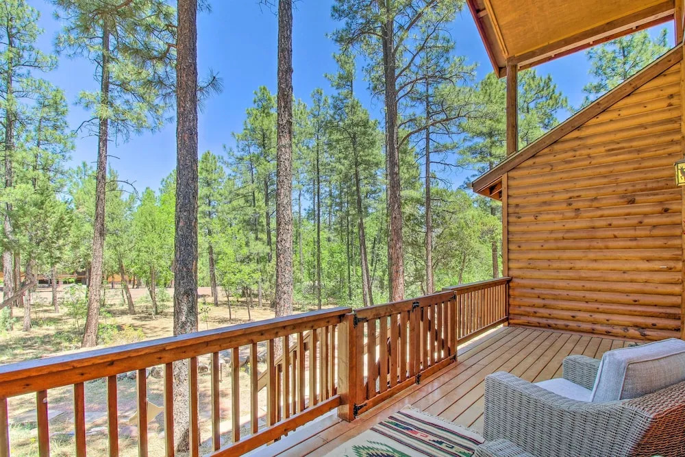 Wooded Hideaway! Spacious Show Low Log Cabin
