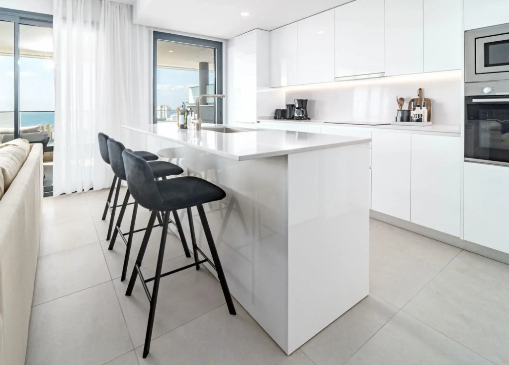LME13.3A- Modern and luxury flat close to port