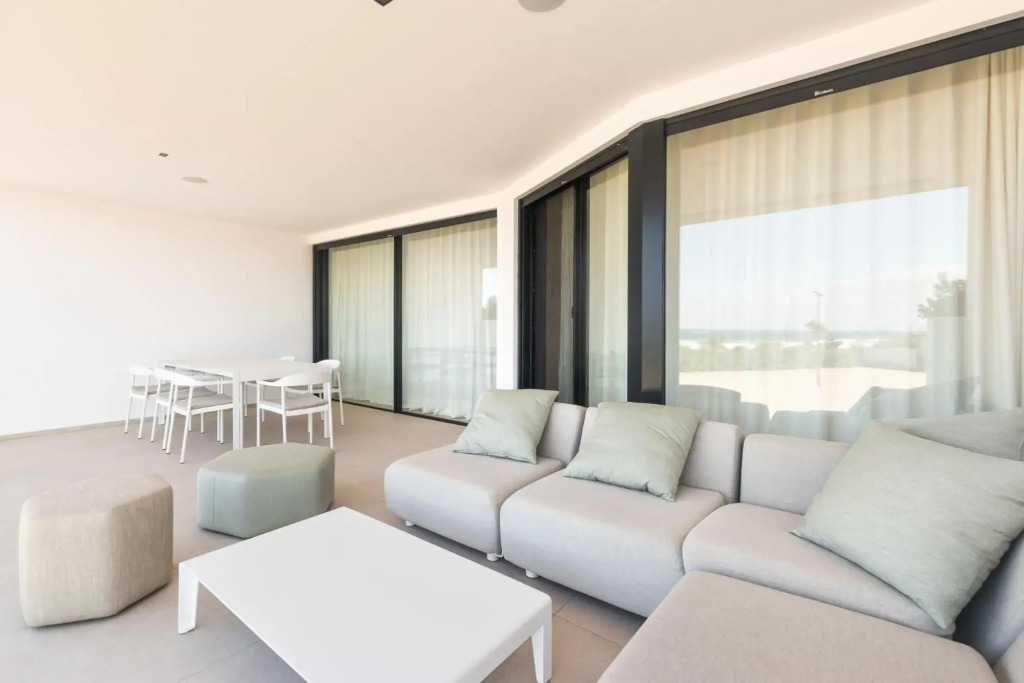 Infinity 0-8 LUXE SEA VIEW 2B