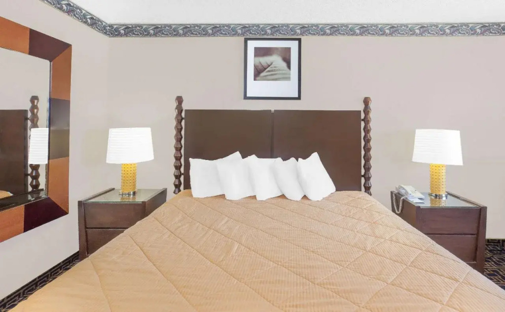 Days Inn by Wyndham Fresno Central