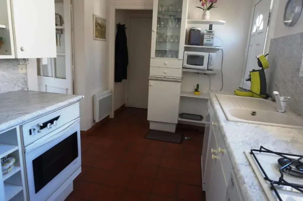 642 Avenue De L'Aviation -044