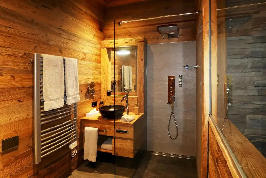 Amber Hotel