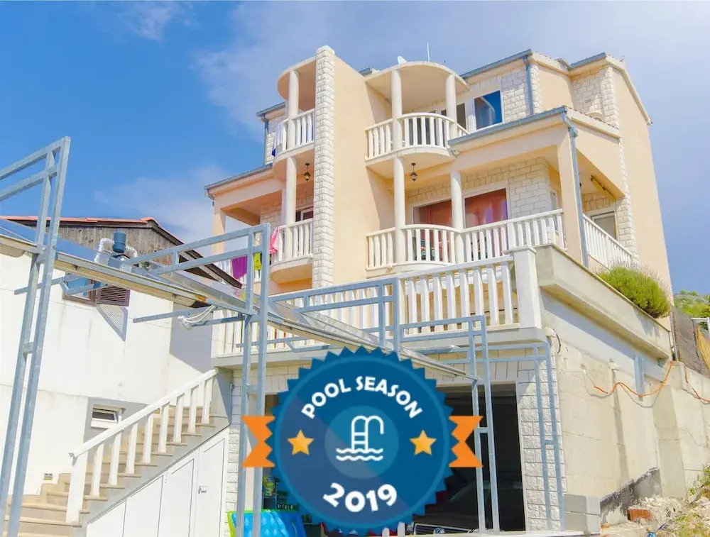 Apartments Jela