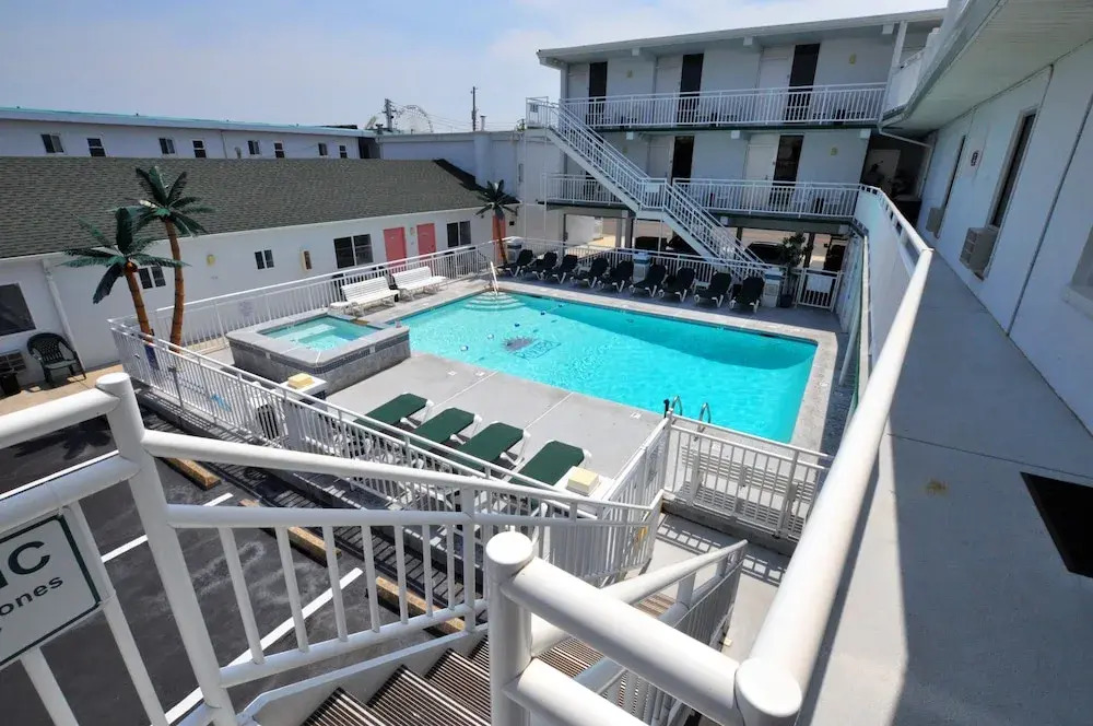 Riviera Resort & Suites
