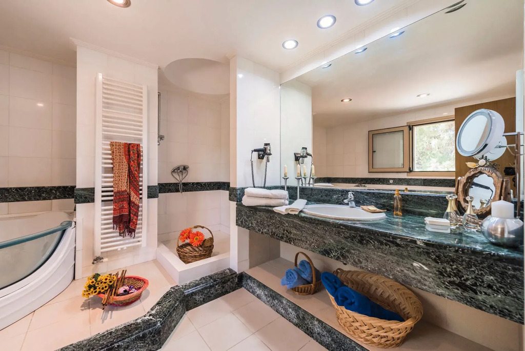Bello Blu Estate Luxury Mediterranean Villa