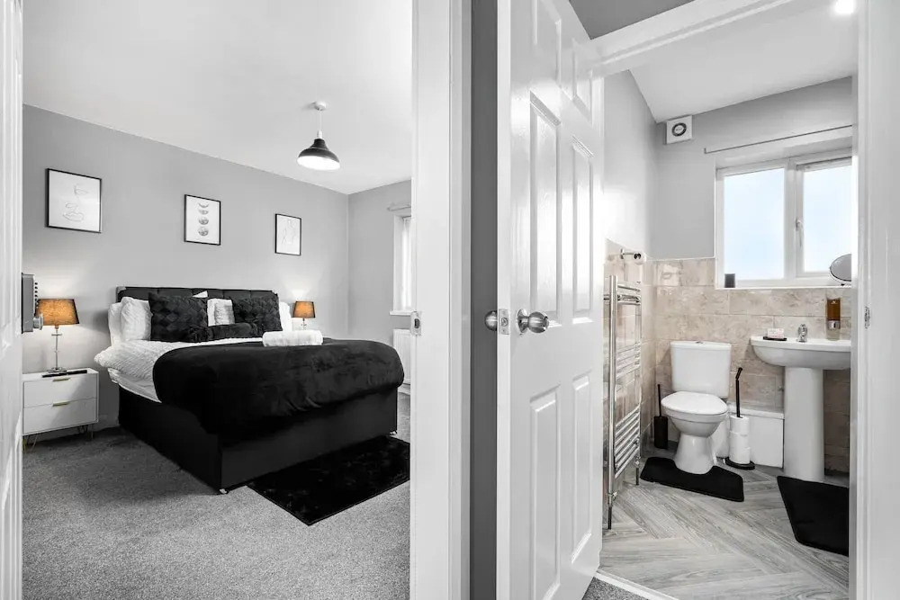 Hotel Comforts & Home Conveniences -sleeps 8