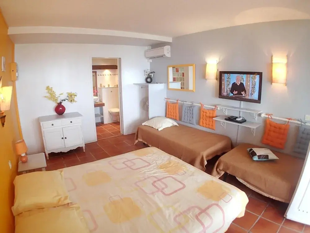 Studio in Saint-françois, With Wonderful sea View, Pool Access, Furnis