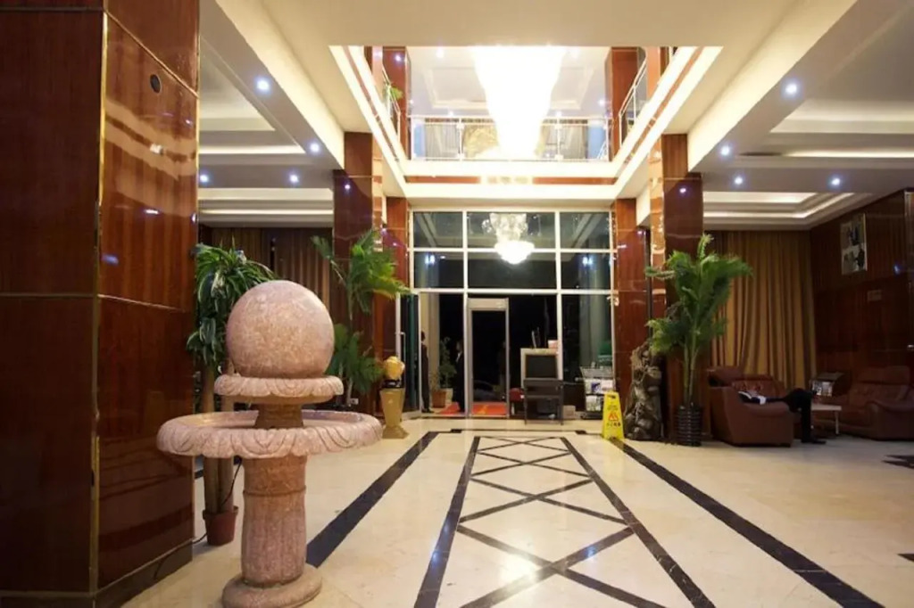 Planet Hotel