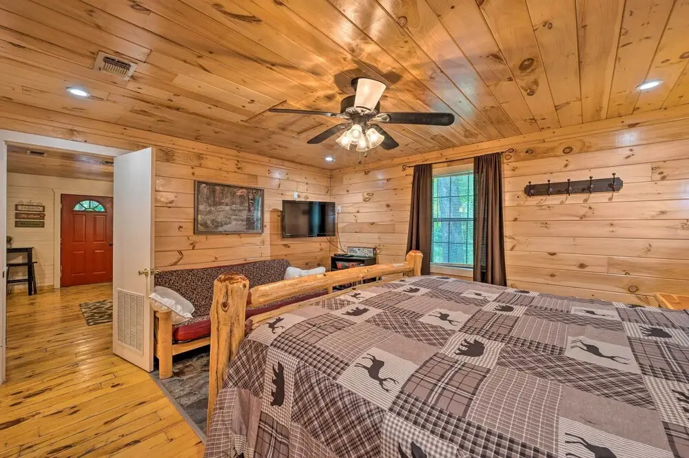 Broken Bow Bungalow - Relaxed Retreat With Deck!