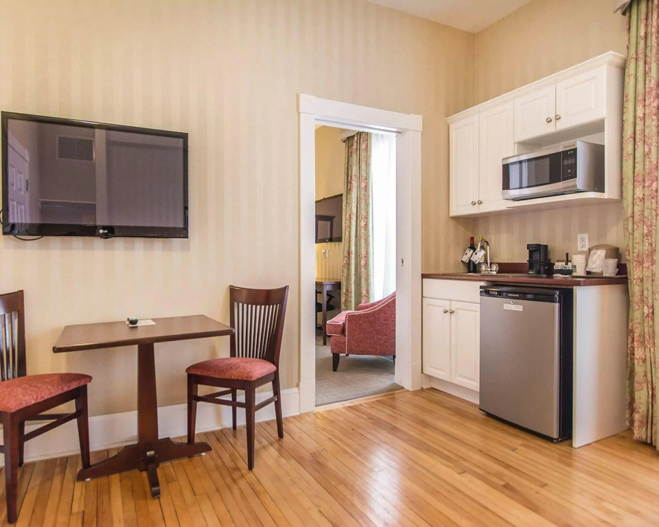 Quality Inn & Suites Downtown