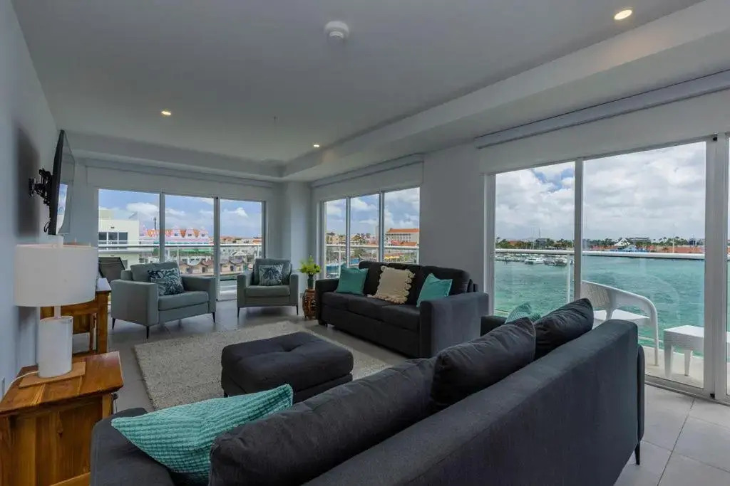 Magnificent 2 Bedroom corner condo with THE VIEW