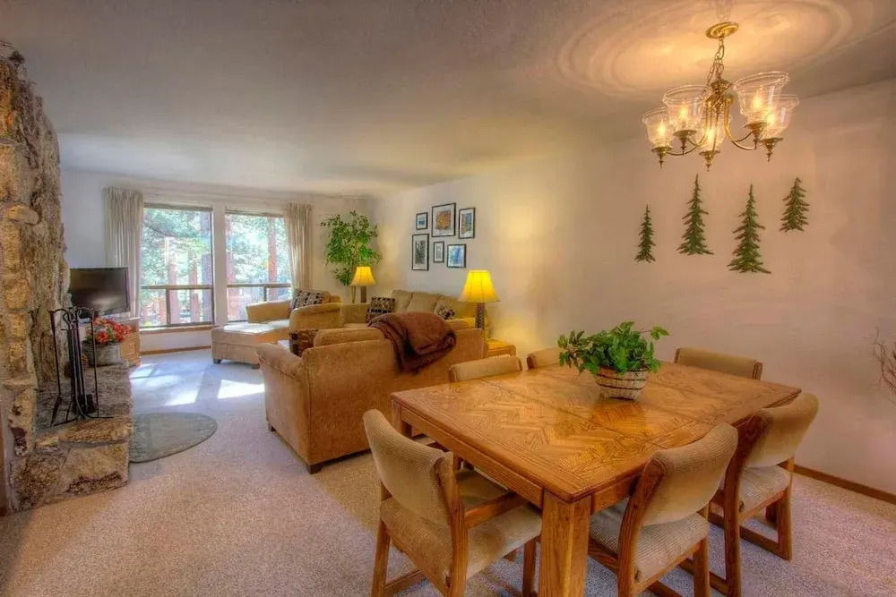 Ski Lake Lodge by Lake Tahoe Accommodations