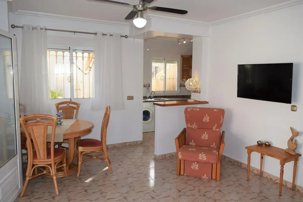Upper floor Apartment semi-private pool