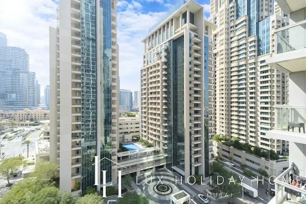 LUX  The Stunning Fountain View Suite