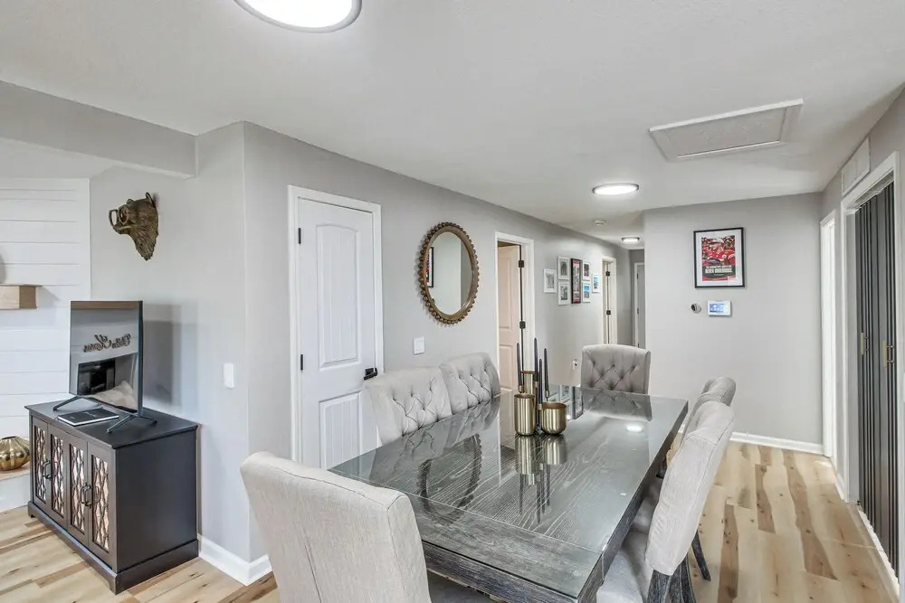 Stylish Home < 1 Mi to Dtwn Olathe: Dogs Welcome!