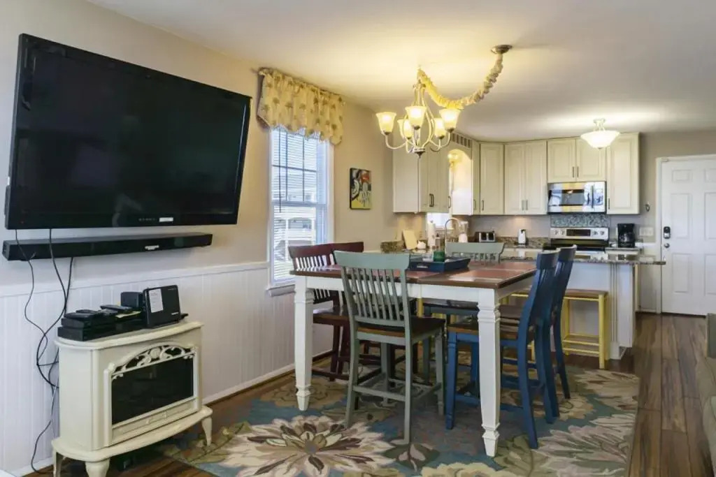 1 4 Us by Oak Island Accommodations