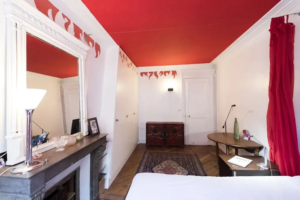 Place de la Republique Hideaway