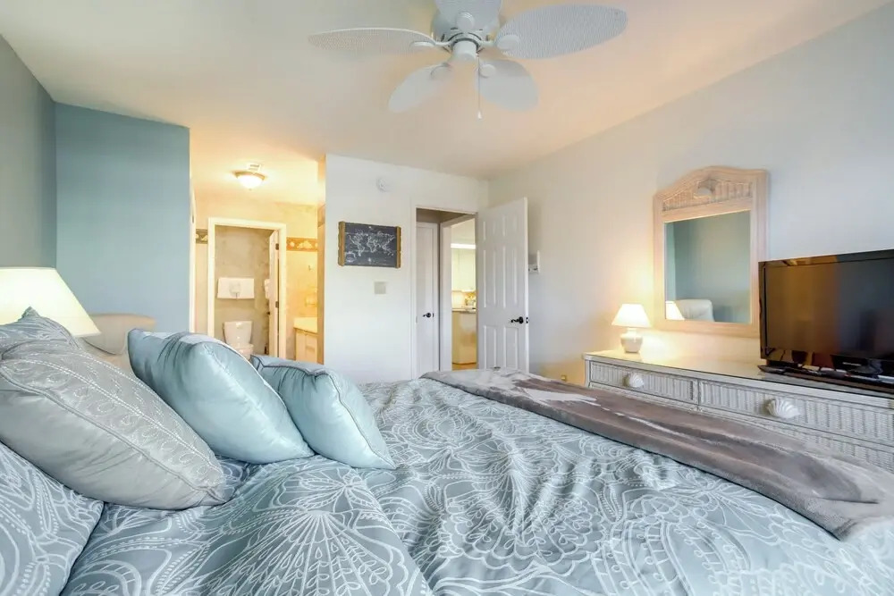 1/2 Mi to Ocean City Beach! Poolside Retreat