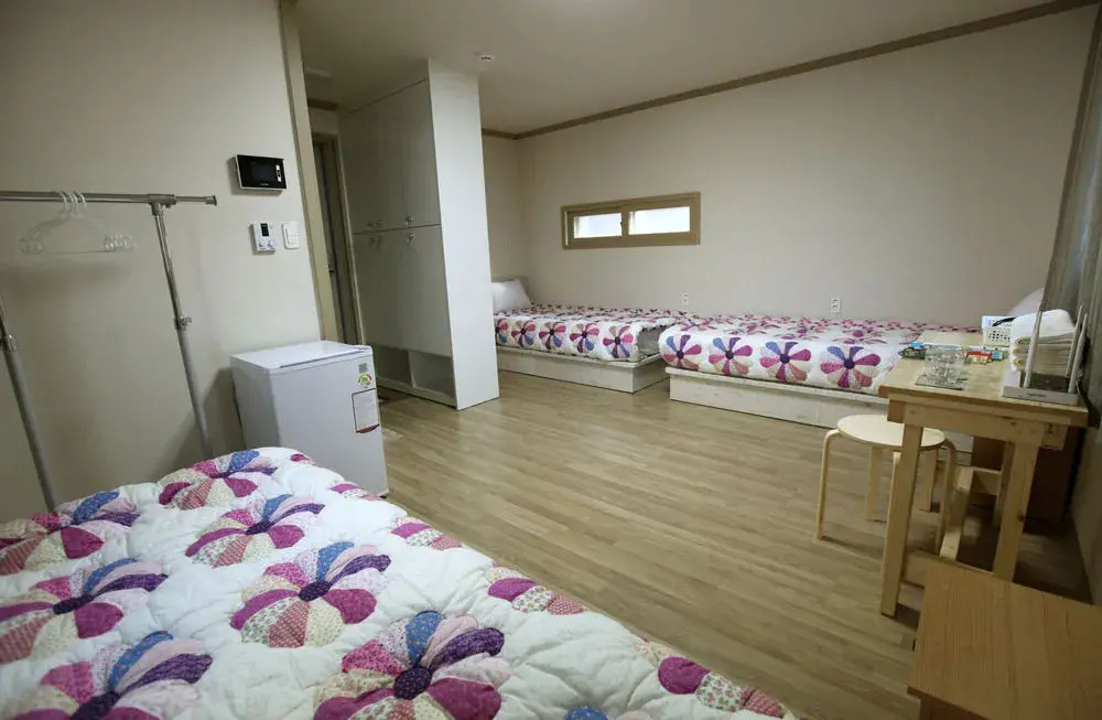 SS Guesthouse - Hostel