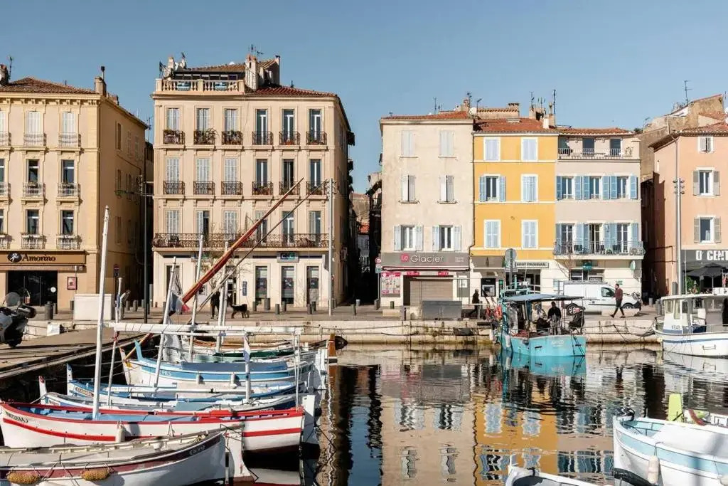 Studio Love room Spa Baignoire double La Ciotat Centre port